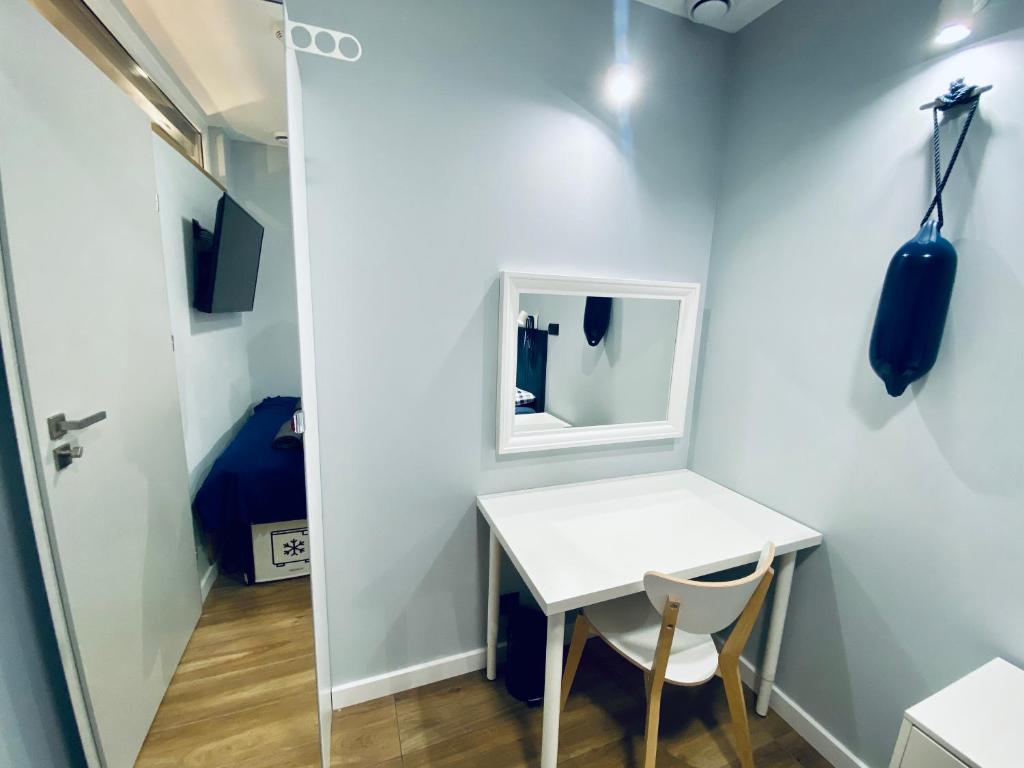 TV a/nebo společenská místnost v ubytování Thruster - Rooms, Kitchen, Chill-Out Zone-Netflix, Lobby-Netflix