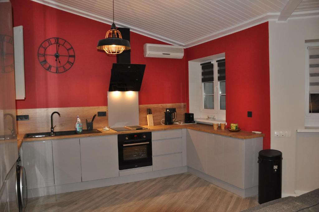 Kuchyňa alebo kuchynka v ubytovaní Cichy Zakątek - ekskluzywny apartament 90 m2