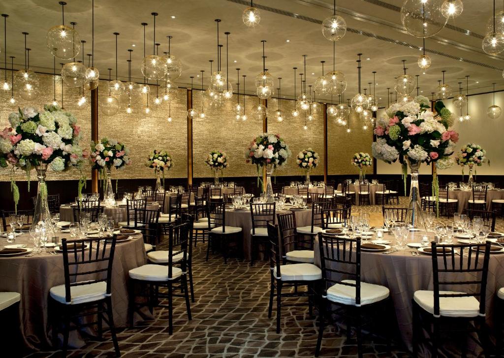 Restaurace v ubytování Kimpton EPIC Hotel by IHG