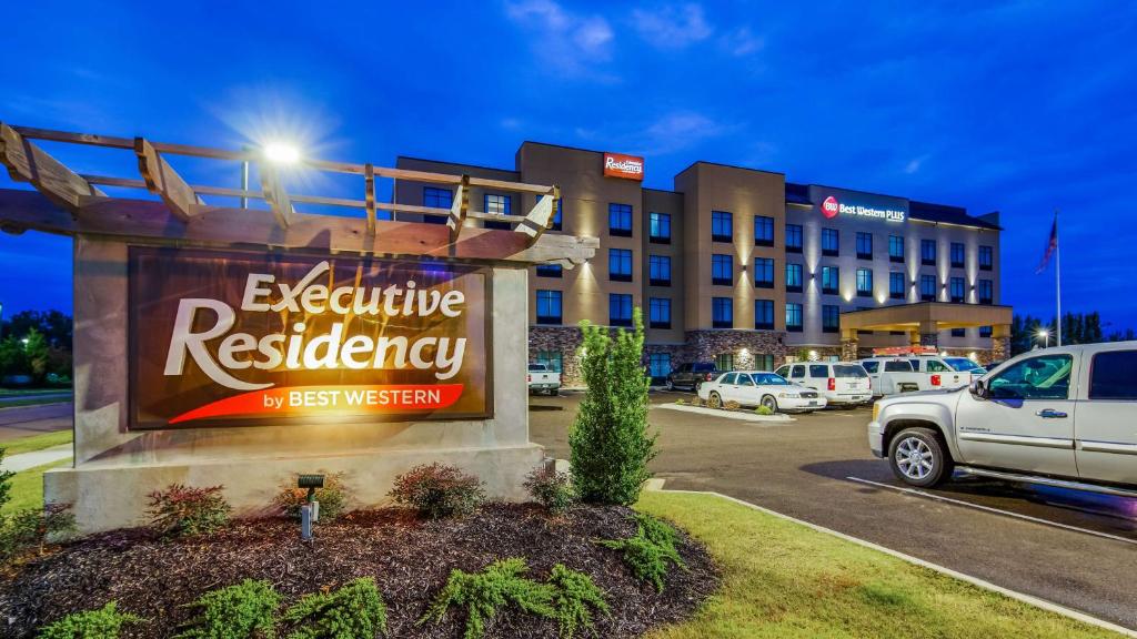 a sign in a parking lot in front of a hotel at Best Western Plus Executive Residency Marion in Marion