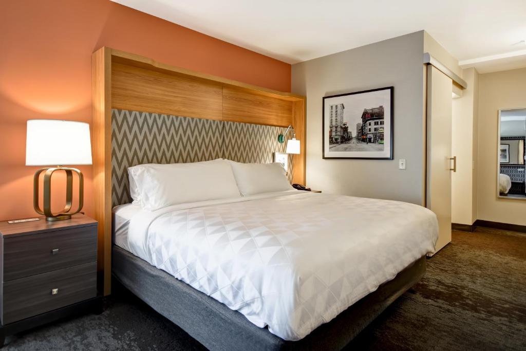 Holiday Inn Lancaster, an IHG Hotel - Королевский люкс