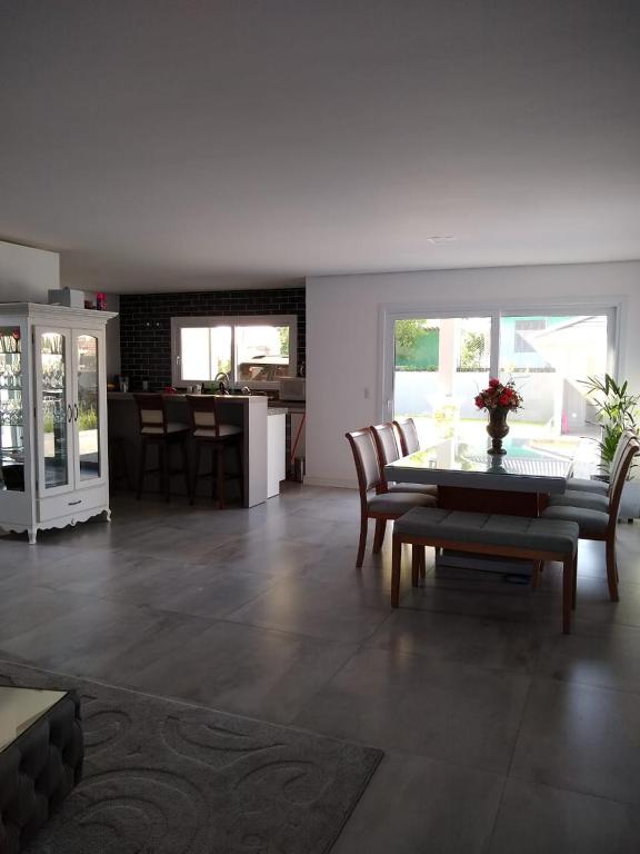 CASA AMPLA EM CONDOMINIO  CASA AMPLA EM CONDOMINIO