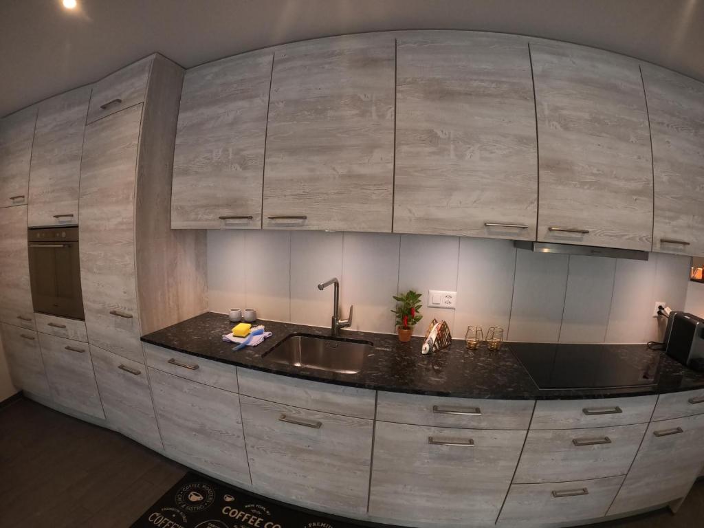 Η κουζίνα ή μικρή κουζίνα στο The Golf apartments