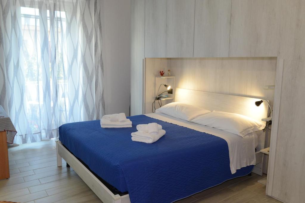 Łóżko lub łóżka w pokoju w obiekcie B&B LaMarina