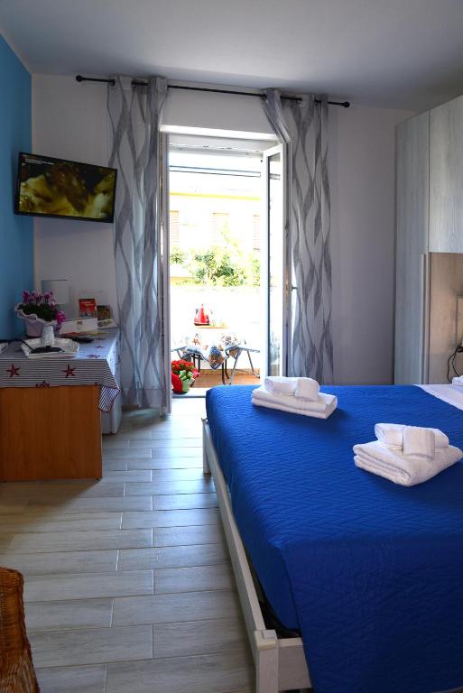 Łóżko lub łóżka w pokoju w obiekcie B&B LaMarina