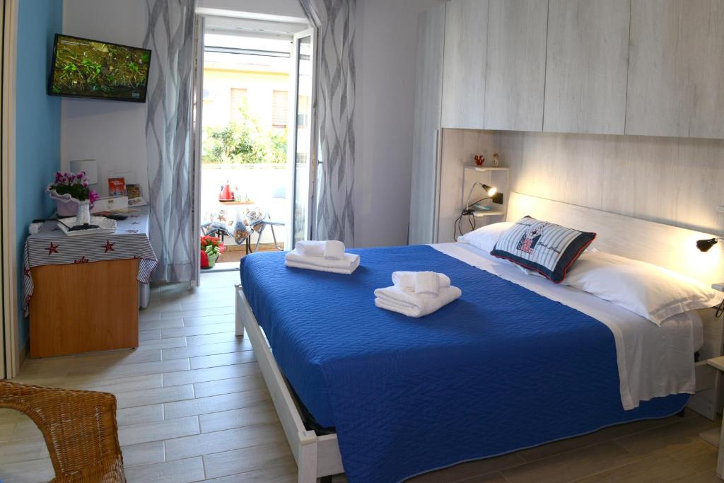 Łóżko lub łóżka w pokoju w obiekcie B&B LaMarina