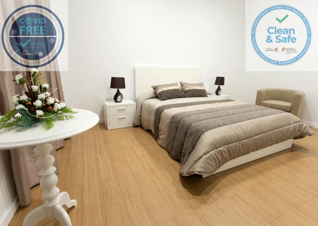 Casa do Mar tesisinde bir odada yatak veya yataklar