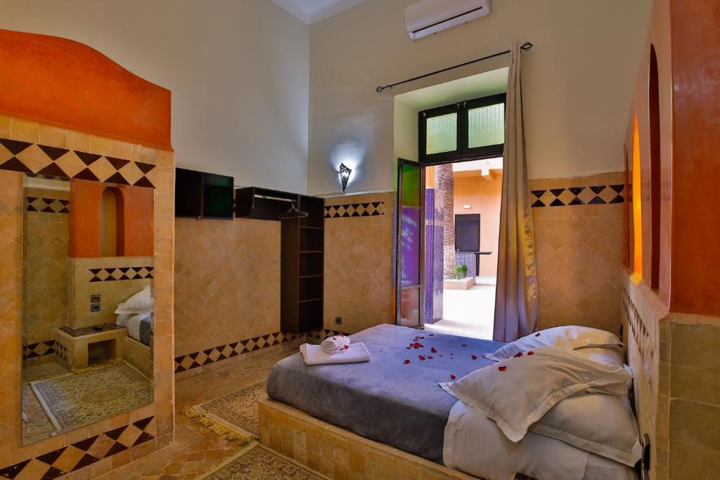 Postel nebo postele na pokoji v ubytování Hotel Toulousain
