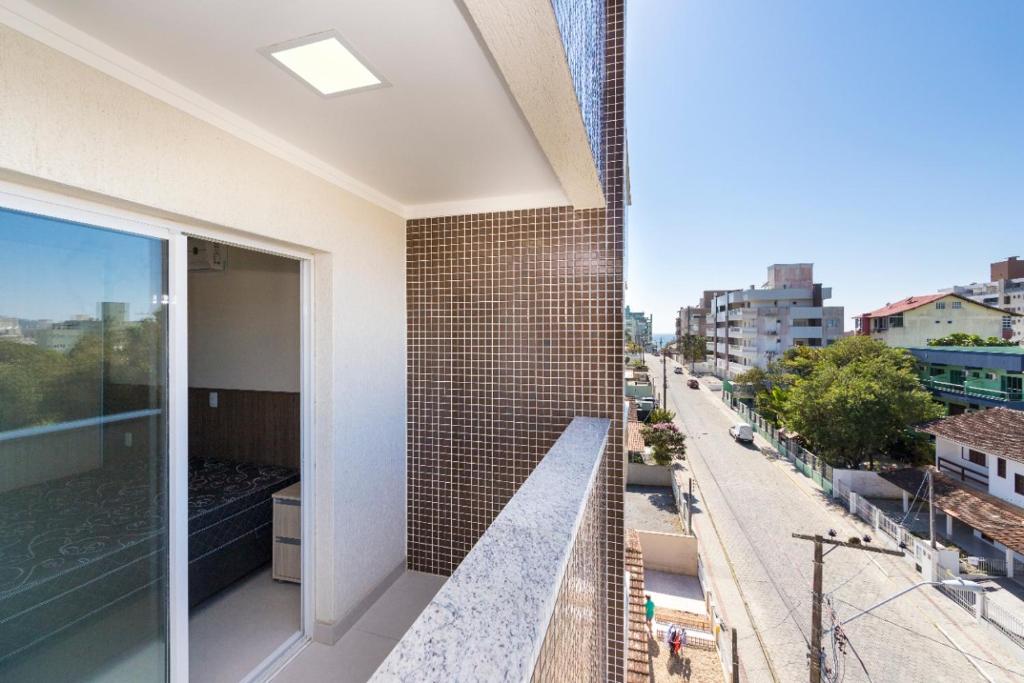 Apartamento Para 06 Pessoas em Bombas - Condomínio Com Piscina