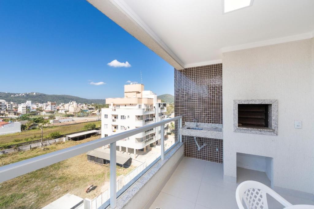  Apartamento Para 06 Pessoas em Bombas - Condomínio Com Piscina