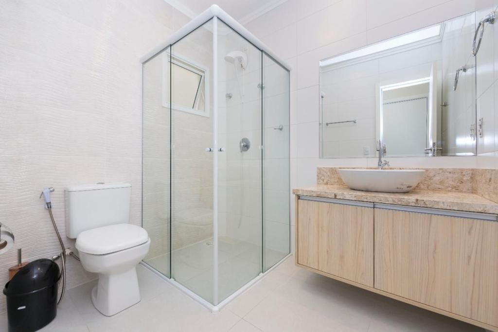  Apartamento Para 06 Pessoas em Bombas - Condomínio Com Piscina
