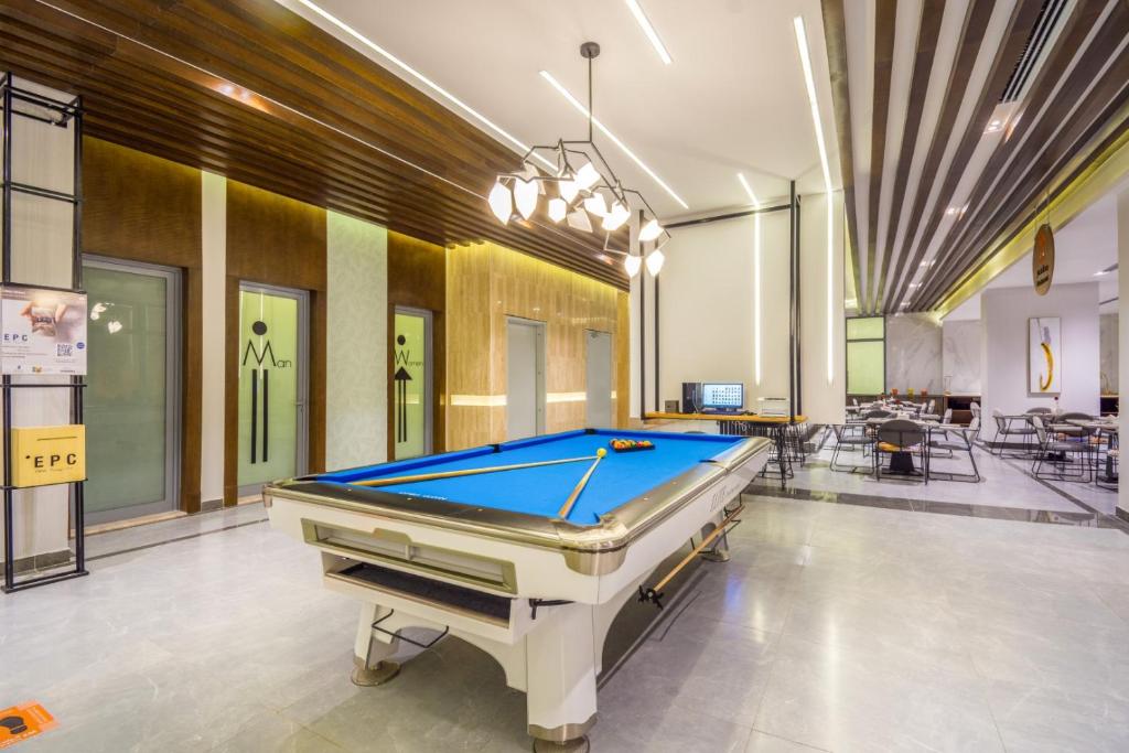Biliár nebo kulečník v ubytování Ewaa Express Hotel - Tabuk