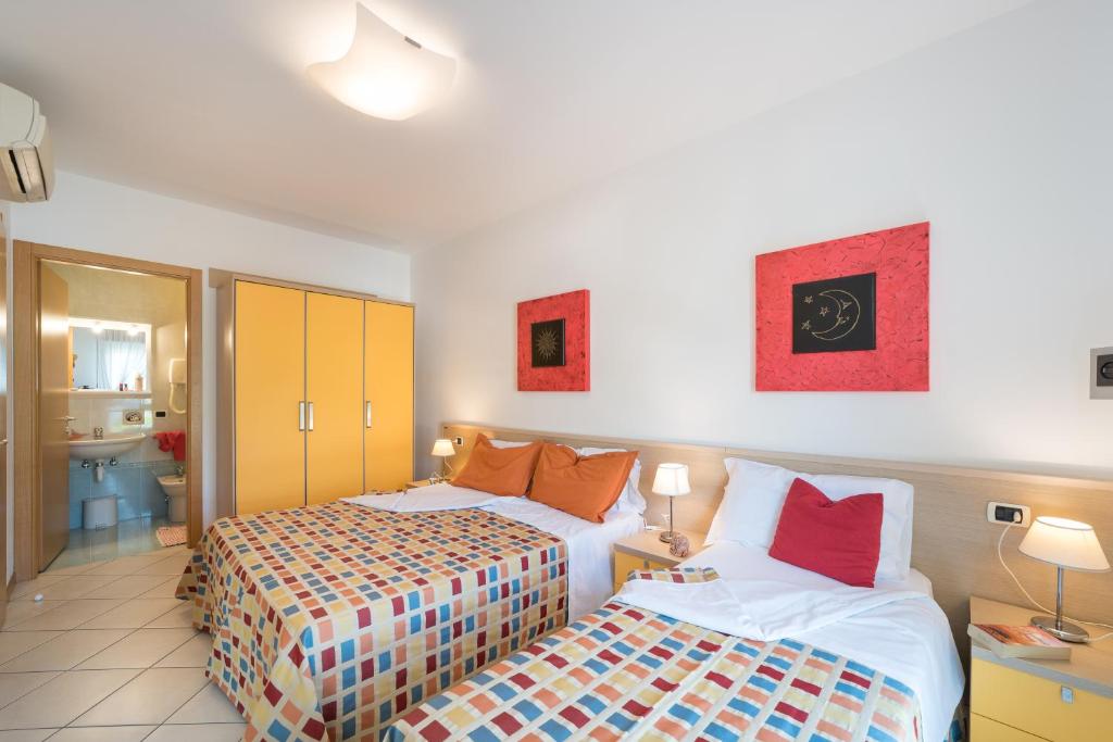 Postel nebo postele na pokoji v ubytování Villaggio Planetarium Resort