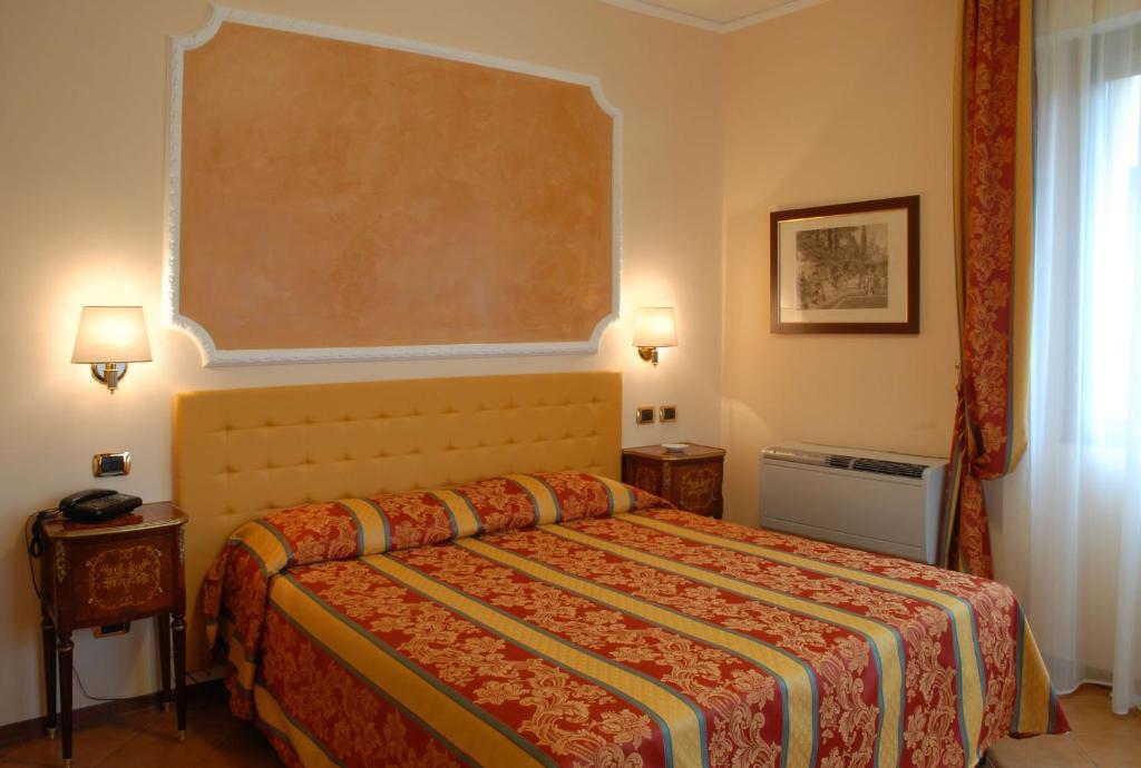 Postel nebo postele na pokoji v ubytování Hotel Mondial Rapallo