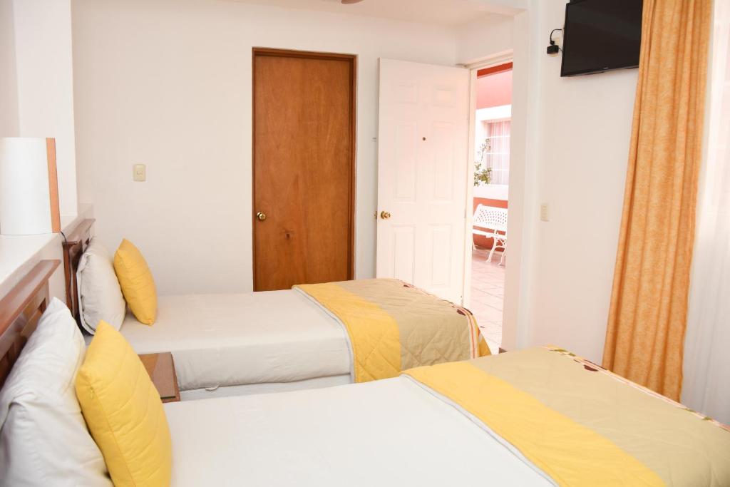 Hotel Camba - Double Room With Two Single Beds