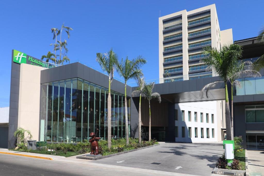 un edificio con un idrante di fronte ad esso di Holiday Inn & Suites - Puerto Vallarta Marina & Golf, an IHG Hotel a Puerto Vallarta