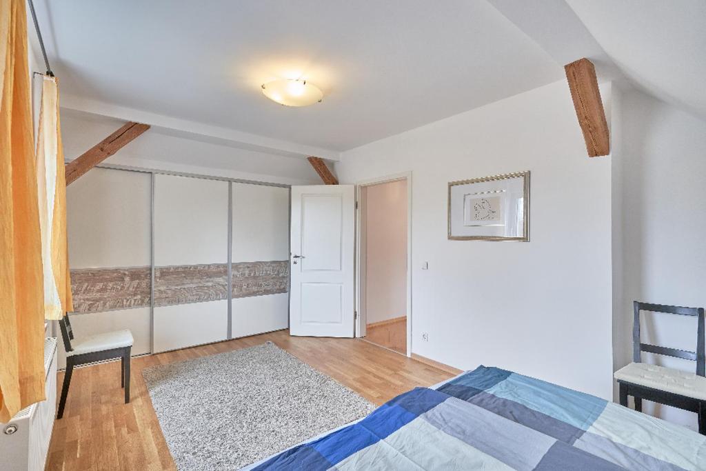 Ferienwohnung Neukölln - １ベッドルームのあるアパート