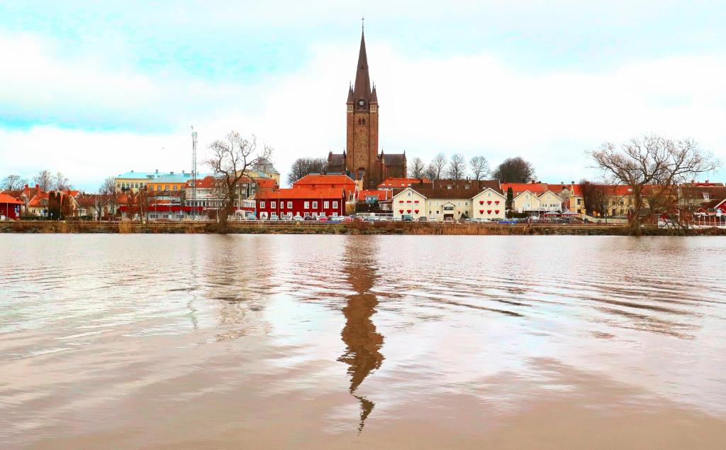 Výhled na řeku, která protéká v blízkosti hotelu