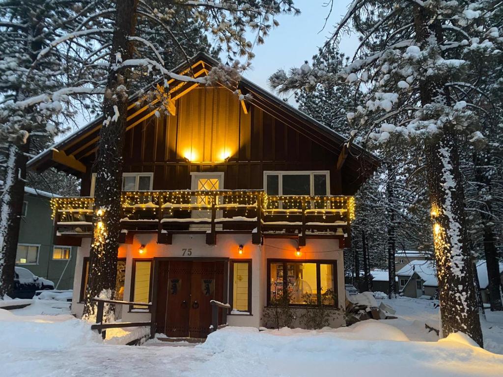 a house with a balcony in the snow at The Mammoth Inn in Mammoth Lakes