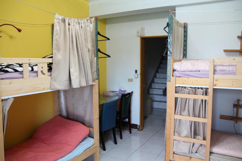 Postel nebo postele na pokoji v ubytování Johnnie's Inn