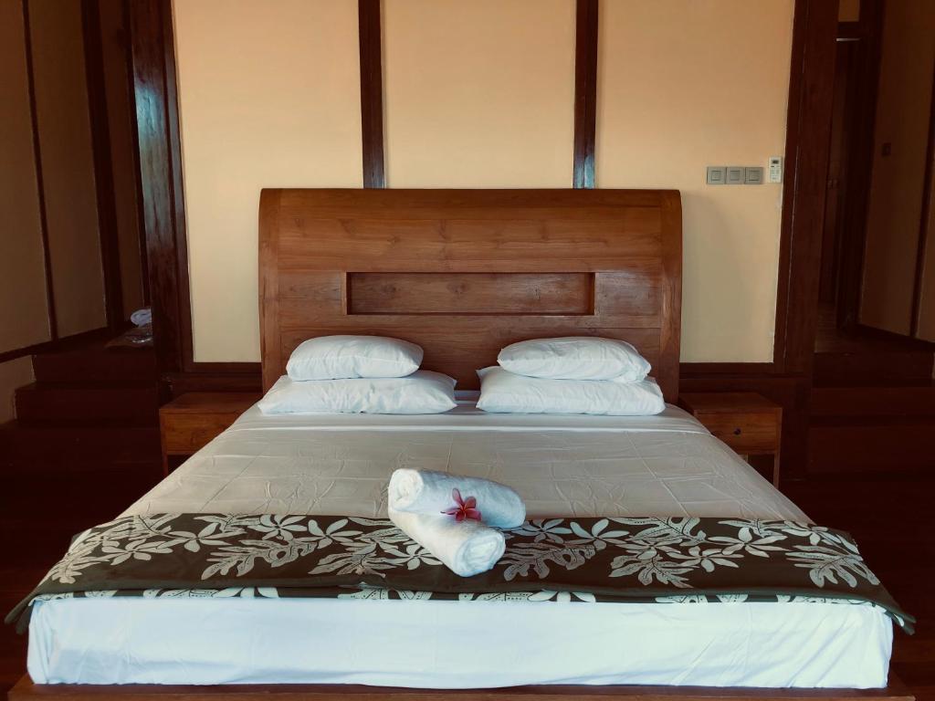 Postel nebo postele na pokoji v ubytování Bora Bora waterfront sunrise villa