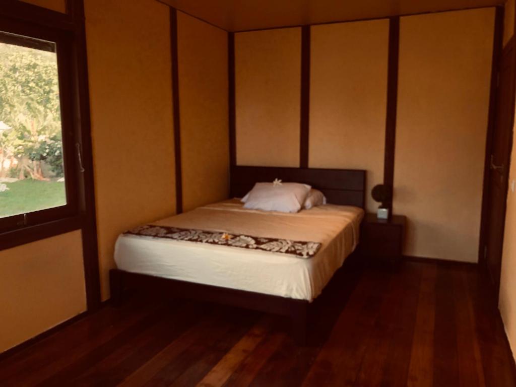 Postel nebo postele na pokoji v ubytování Bora Bora waterfront sunrise villa
