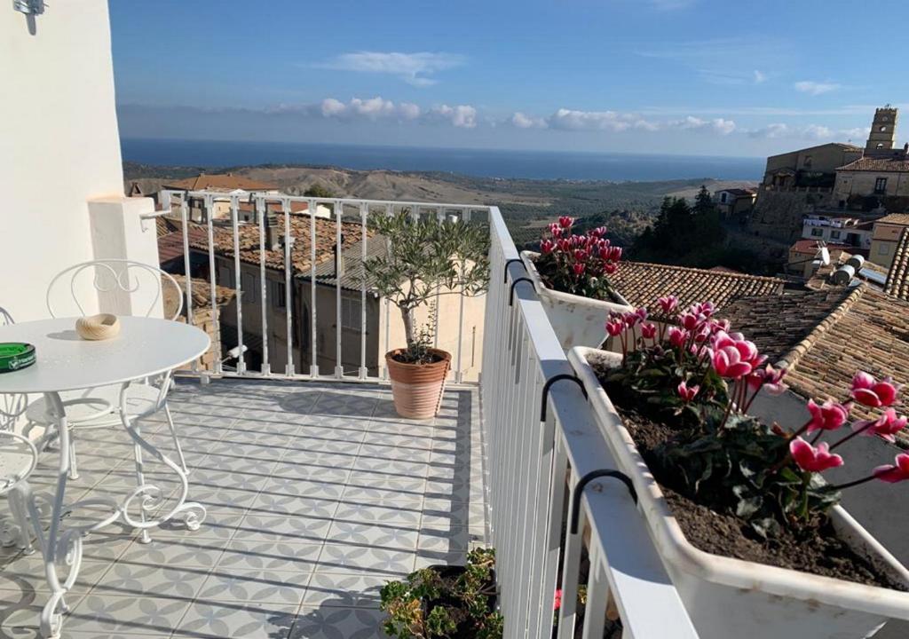 a balcony with a table and a view of the ocean at Ci Thorno Hotel in Crosia