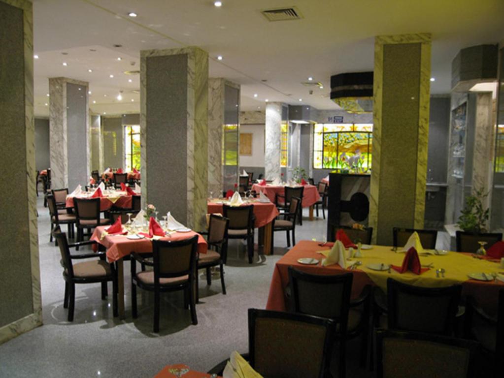 Restaurace v ubytování Philippe Luxor Hotel