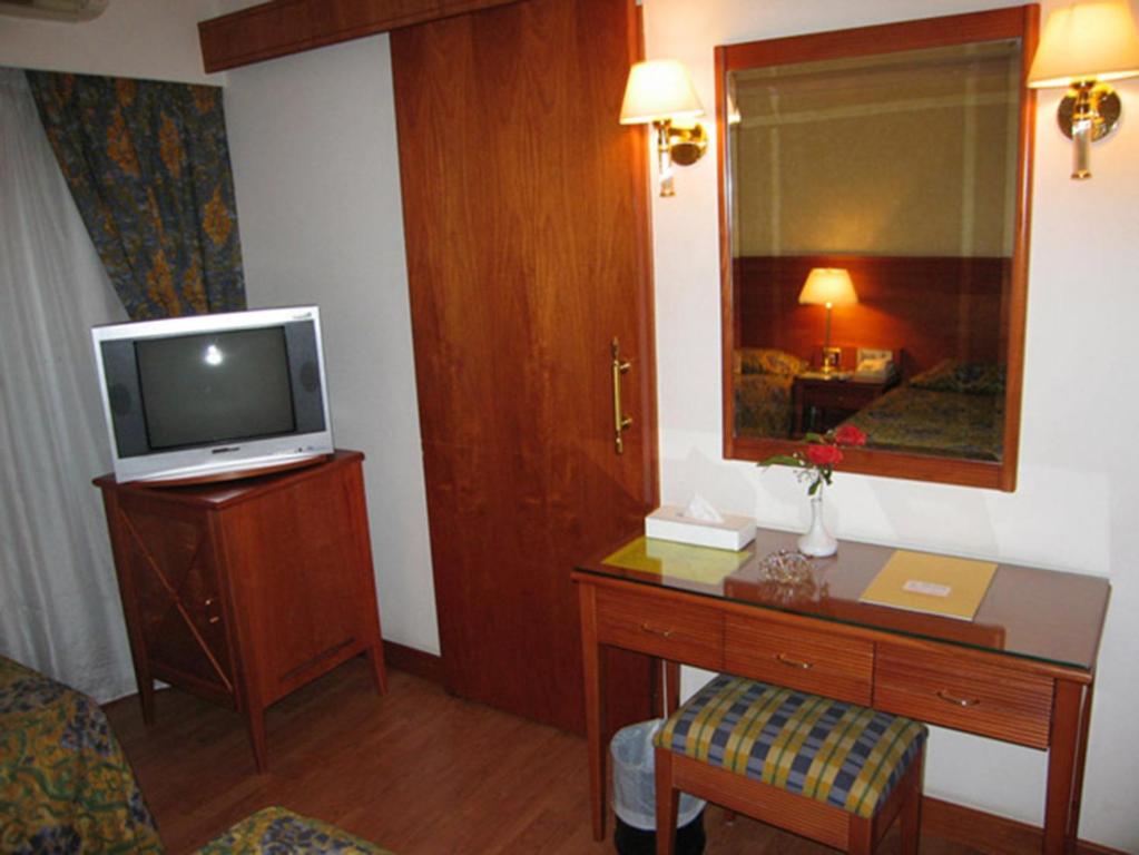 TV a/nebo společenská místnost v ubytování Philippe Luxor Hotel