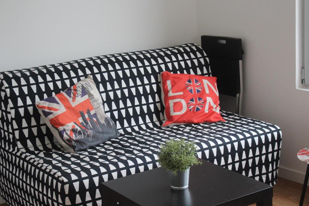 HYPER CENTRE - WIFI FIBRE GRATUIT - JERGWELOH - Le Londonien - Appartement Avec Douche