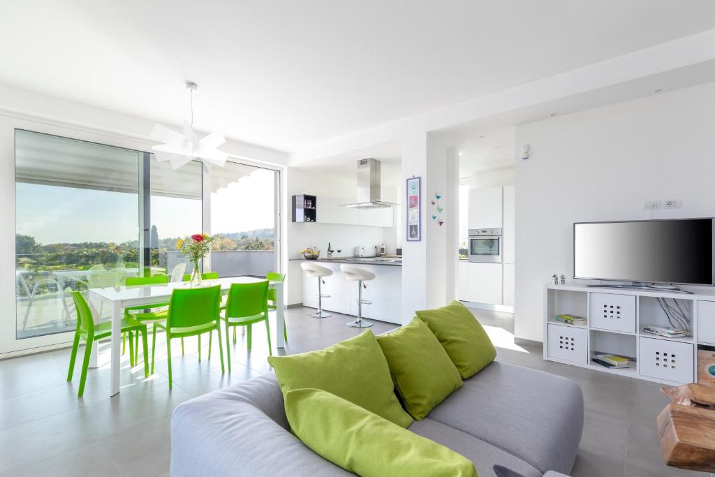 A kitchen or kitchenette at Design Villa in Piedimonte Etneo