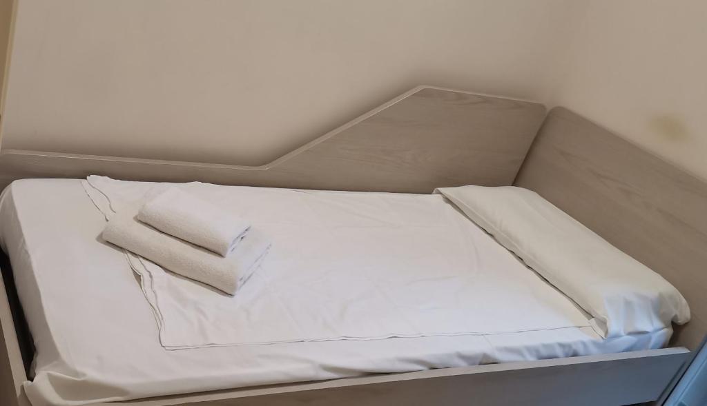 رزرو هتل و هاستل، ماه خورشید, 09197245267