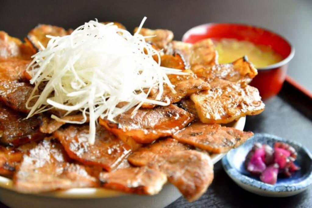 別荘の敷地内または近くでの食事または食べ物