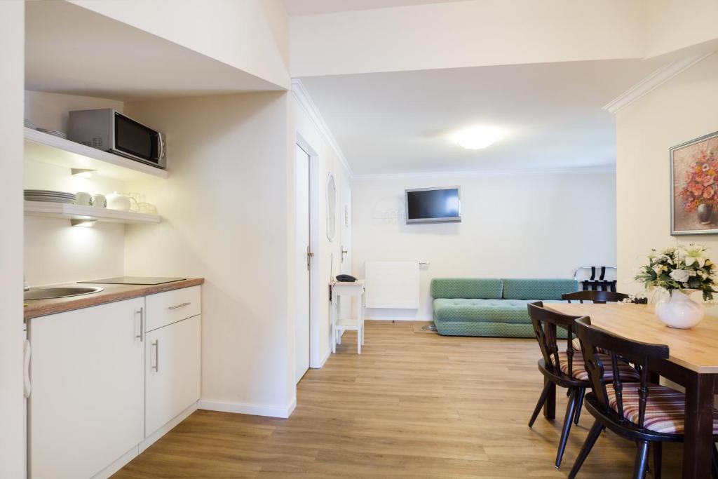 Kuchyň nebo kuchyňský kout v ubytování Hotel Garni Keil