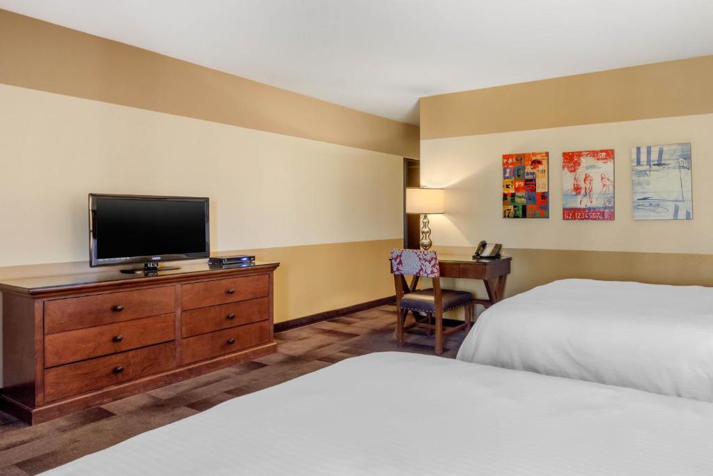 Carlton Oaks Lodge, an Ascend Collection Hotel - Suite, 2 Tweepersoonsbedden, Woonkamer, Niet-roken