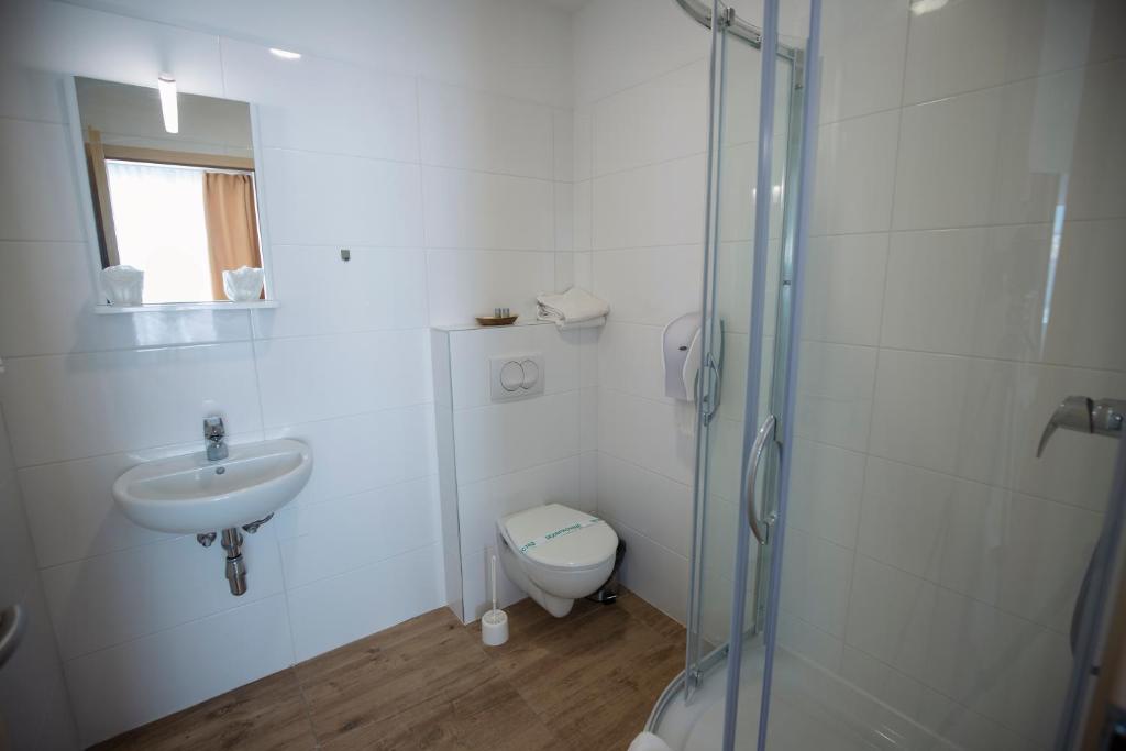 A bathroom at Primma Hotel