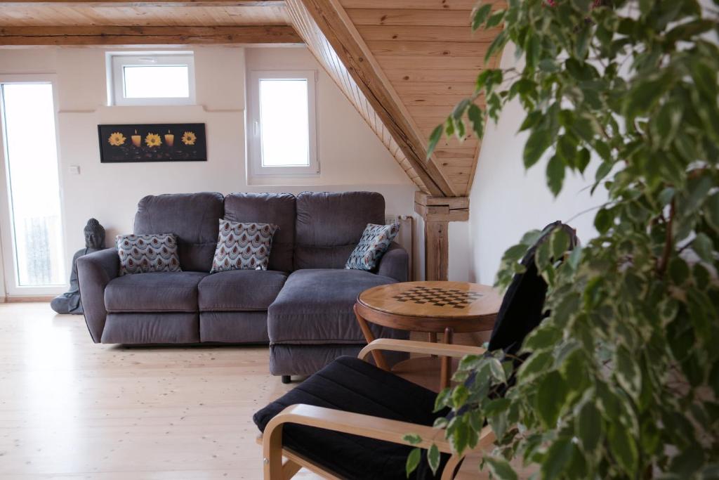 Posezení v ubytování art-house 3 attic apartment with terrace