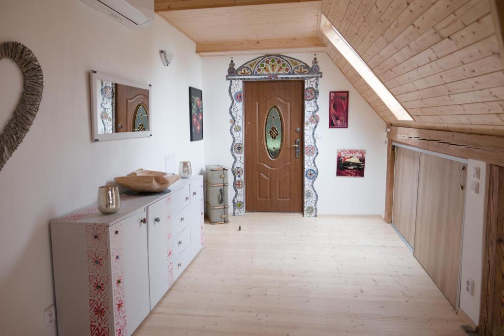 Fotografie z fotogalerie ubytování art-house 3 attic apartment with terrace v destinaci Děčín