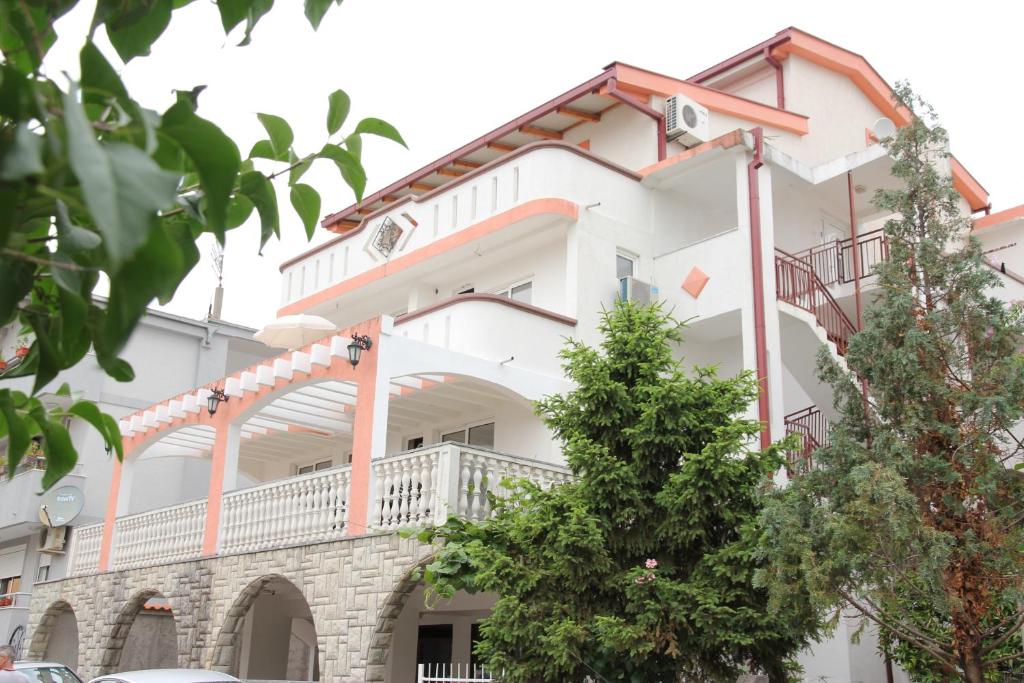 a large white building with a balcony at Guesthouse Civovic in Bar