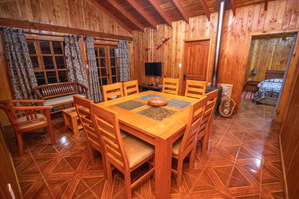 TV a/nebo společenská místnost v ubytování Cabañas Antulaf