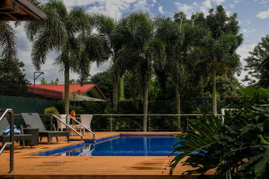 Bazén v ubytování Hotel Kimberly Tagaytay nebo v jeho okolí