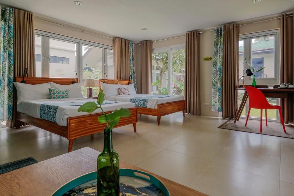 Postel nebo postele na pokoji v ubytování Hotel Kimberly Tagaytay