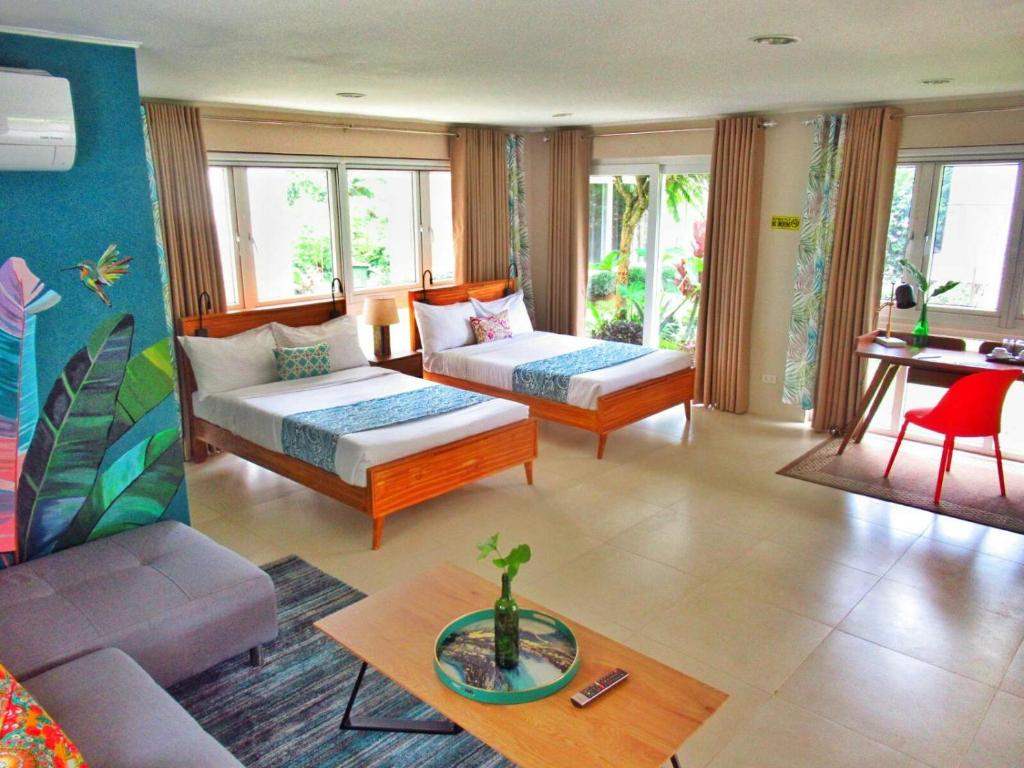 Postel nebo postele na pokoji v ubytování Hotel Kimberly Tagaytay