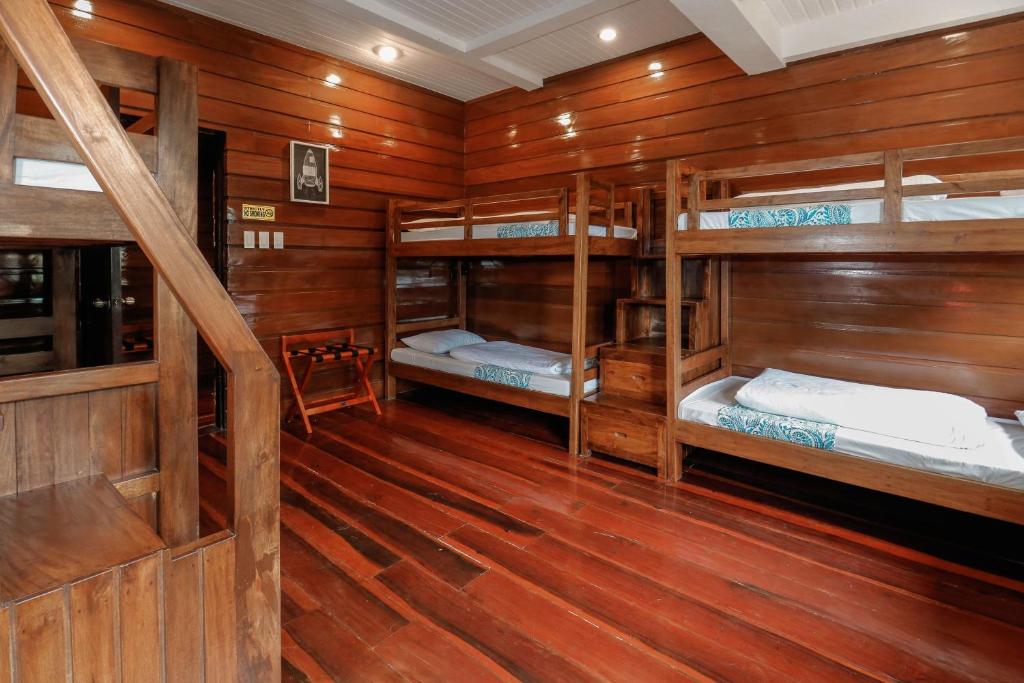 Postel nebo postele na pokoji v ubytování Hotel Kimberly Tagaytay