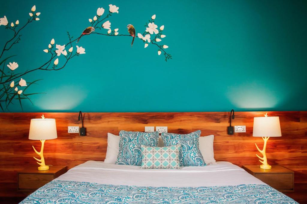 Postel nebo postele na pokoji v ubytování Hotel Kimberly Tagaytay