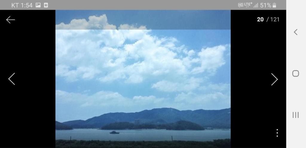 仁川にあるSaipan Motel with Sea Viewの雲の多い湖空