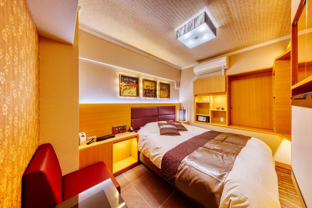 Postel nebo postele na pokoji v ubytování HOTEL Lotus Shibuya (Adult Only)