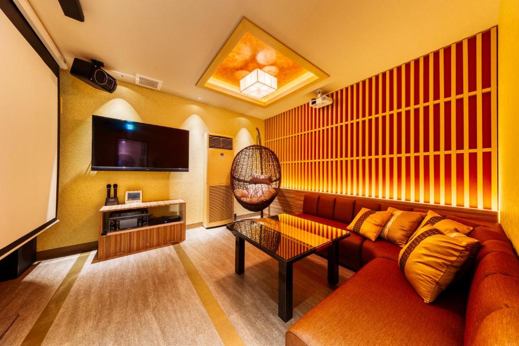 TV a/nebo společenská místnost v ubytování HOTEL Lotus Shibuya (Adult Only)