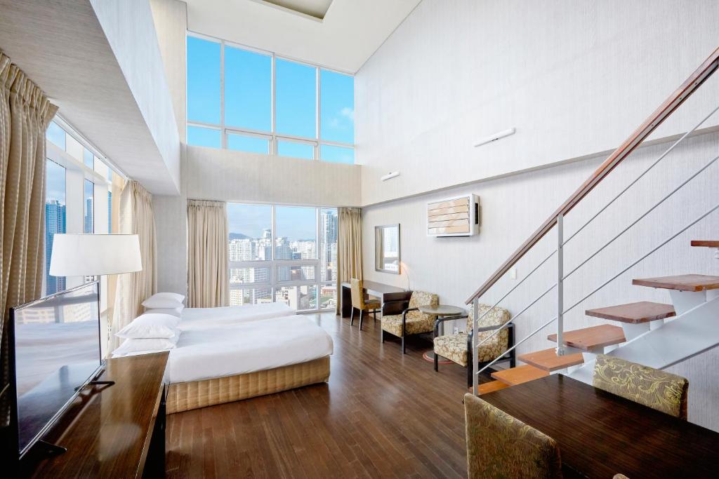 Postel nebo postele na pokoji v ubytování Kolon Seacloud Hotel