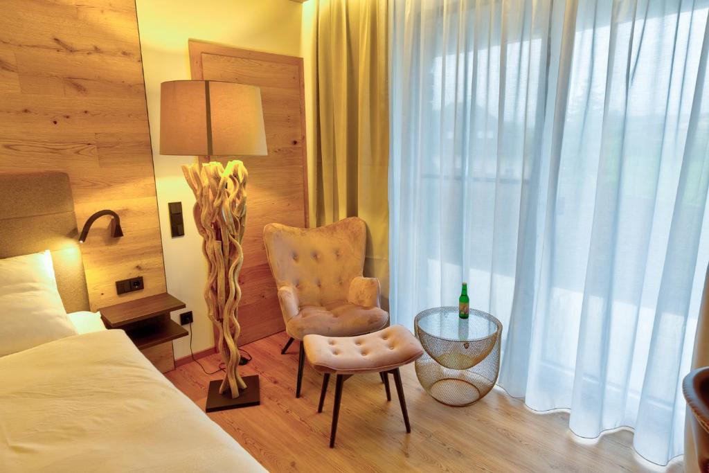 Una cama o camas en una habitación de Hotel Leimer Bräu